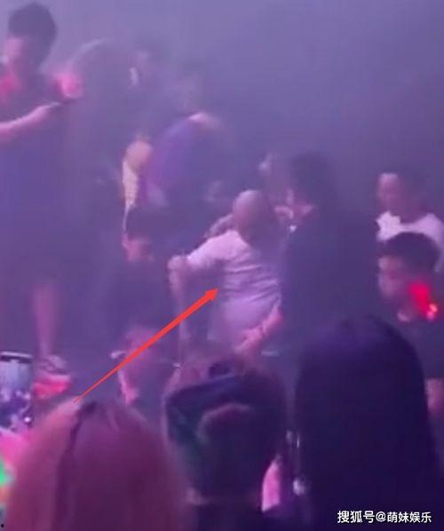 酒吧网红吃瓜视频下载大全