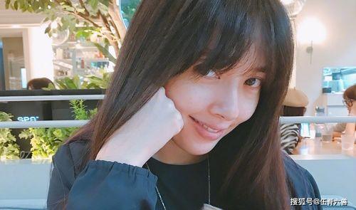 吃网红大瓜大汗淋漓,汗水见证美食诱惑