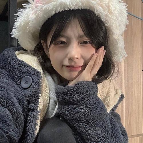 个性网少女吃瓜图片,揭秘娱乐圈幕后真相