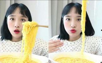 网红小雪吃瓜照片图片高清