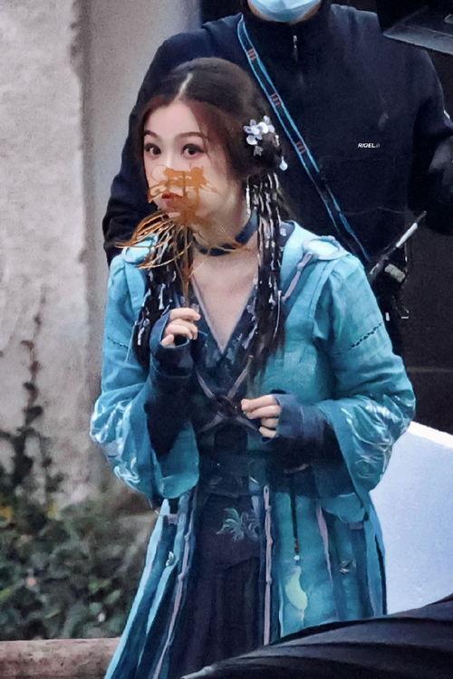 网曝偷拍泄密吃瓜,吃瓜群众围观网络隐私边界