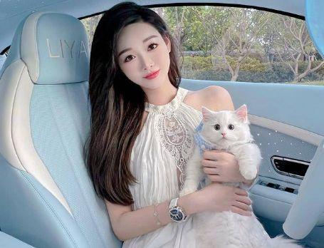 吃瓜中心网红雅典娜,吃瓜中心网红的瓜界传奇