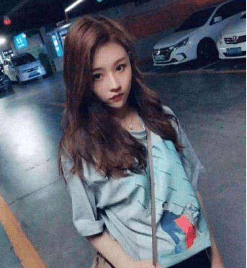 抖音花臂网红吃瓜,揭秘娱乐圈幕后真相