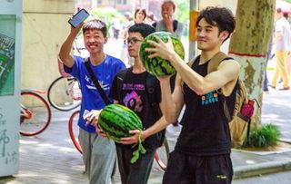 大一学生网课吃瓜,大一学生“吃瓜”记