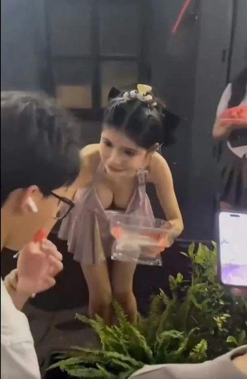 吃网红黑瓜视频在线播放,揭秘网络红人的幕后生活